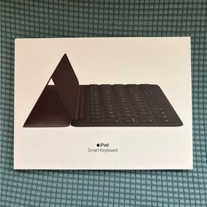 Apple Smart Keyboard Folio in Black